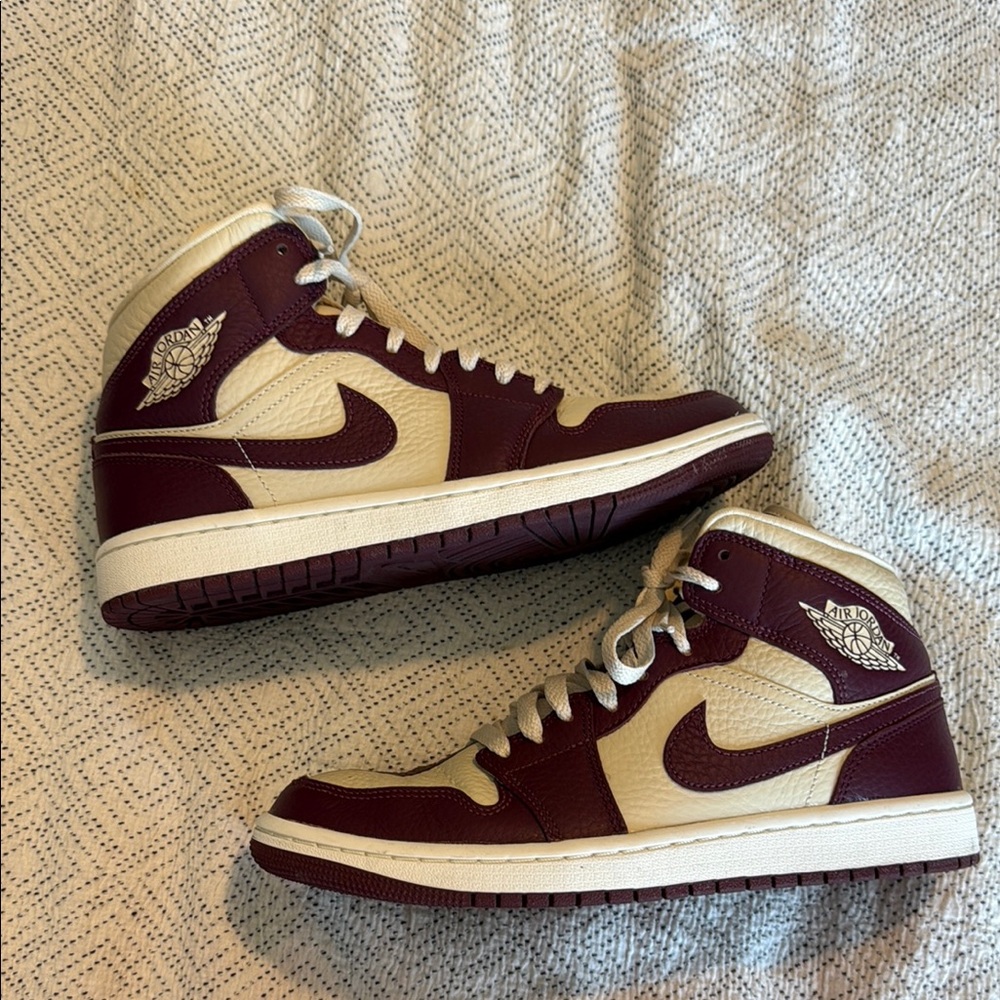 Wmns Air Jordan 1 Mid SE 'Split - Beach Cherrywood'
